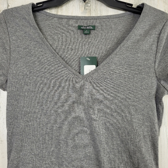 3/$15 Wild Fable V Neck Gray Basic T Shirt M - Picture 2 of 5